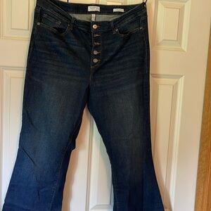 Sofia Vergara flare jeans